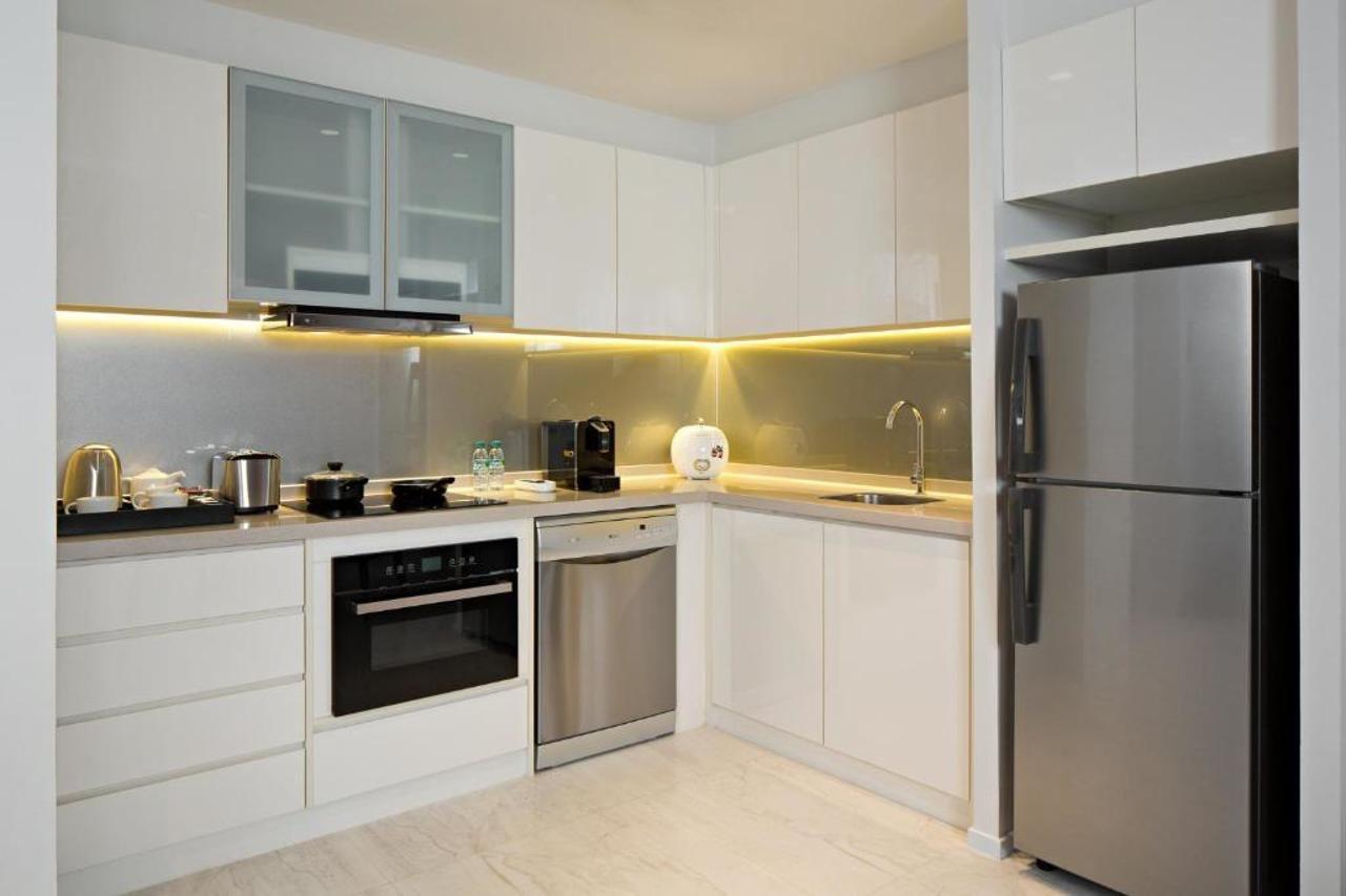 Oakwood Hotel & Residence Surabaya Luaran gambar