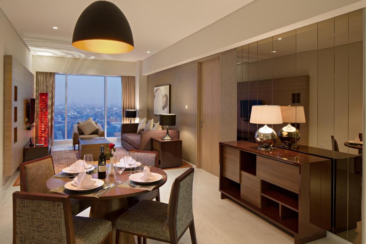 Oakwood Hotel & Residence Surabaya Luaran gambar
