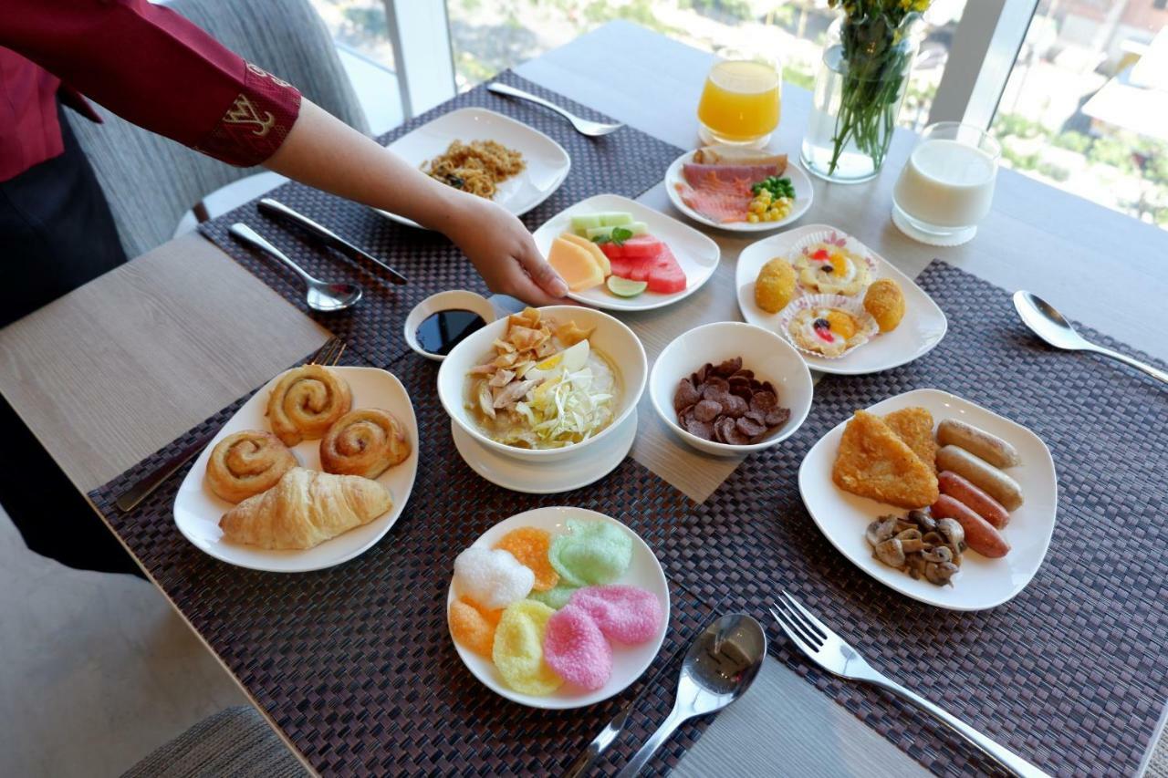 Oakwood Hotel & Residence Surabaya Luaran gambar